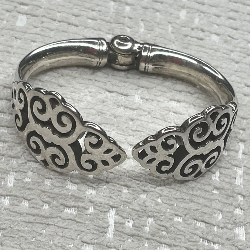 Elegant Silver Swirl Bracelet
